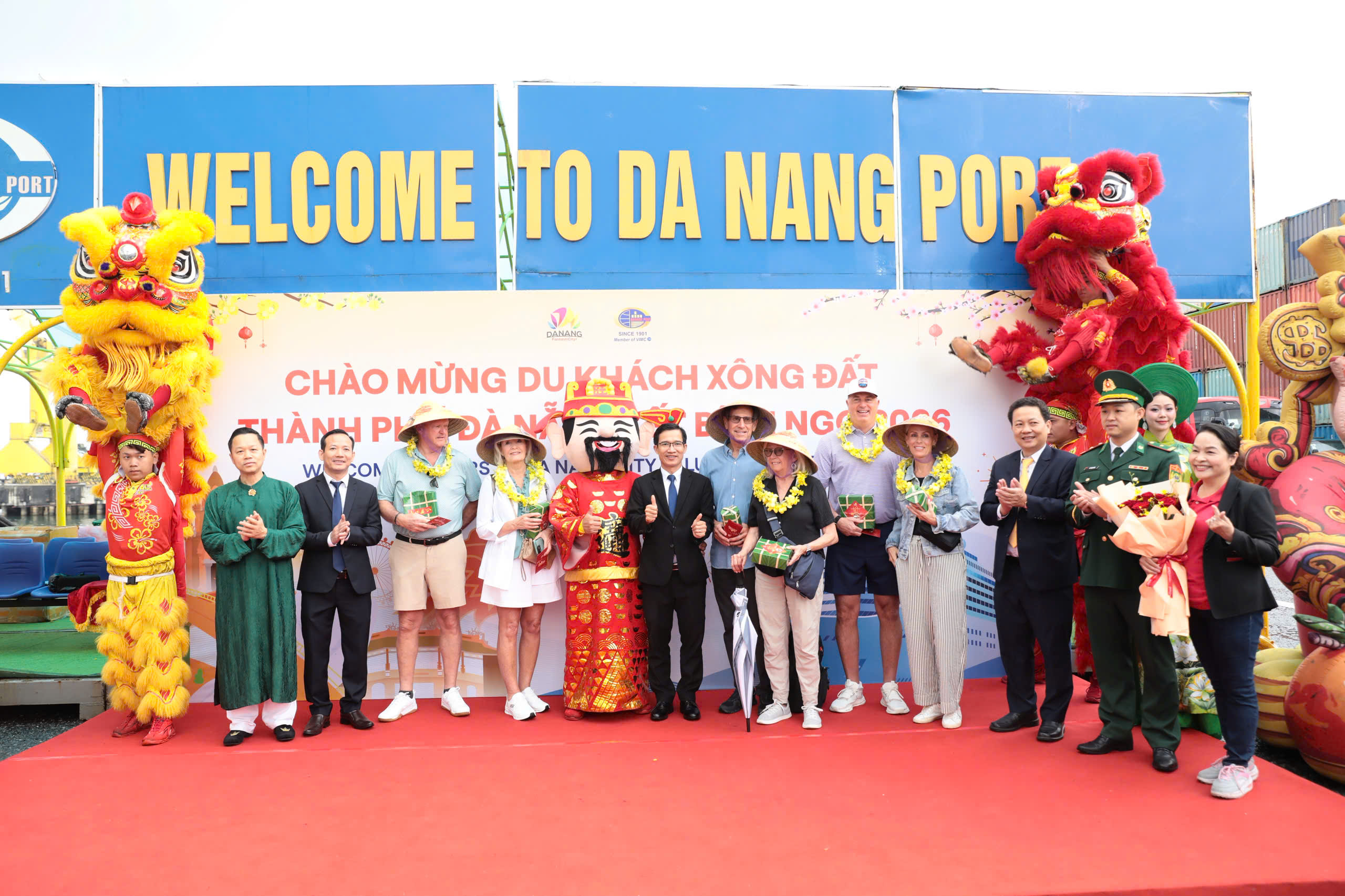 Nearly 4,200 Cruise Passengers “Ring in” the Lunar New Year in Da Nang