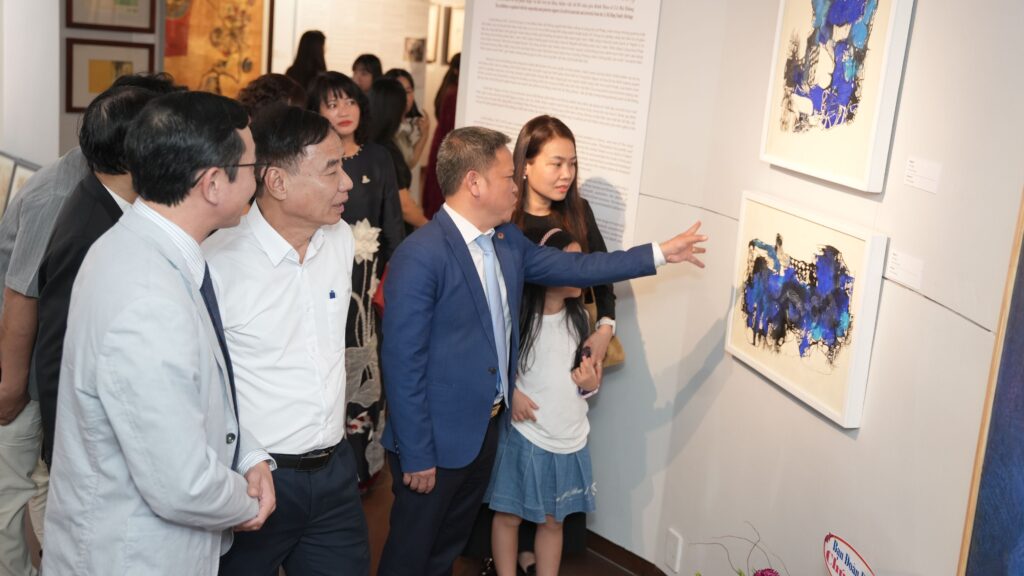 Ngựa và hoa tại Bảo tàng Mỹ Thuật Đà Nẵng 3