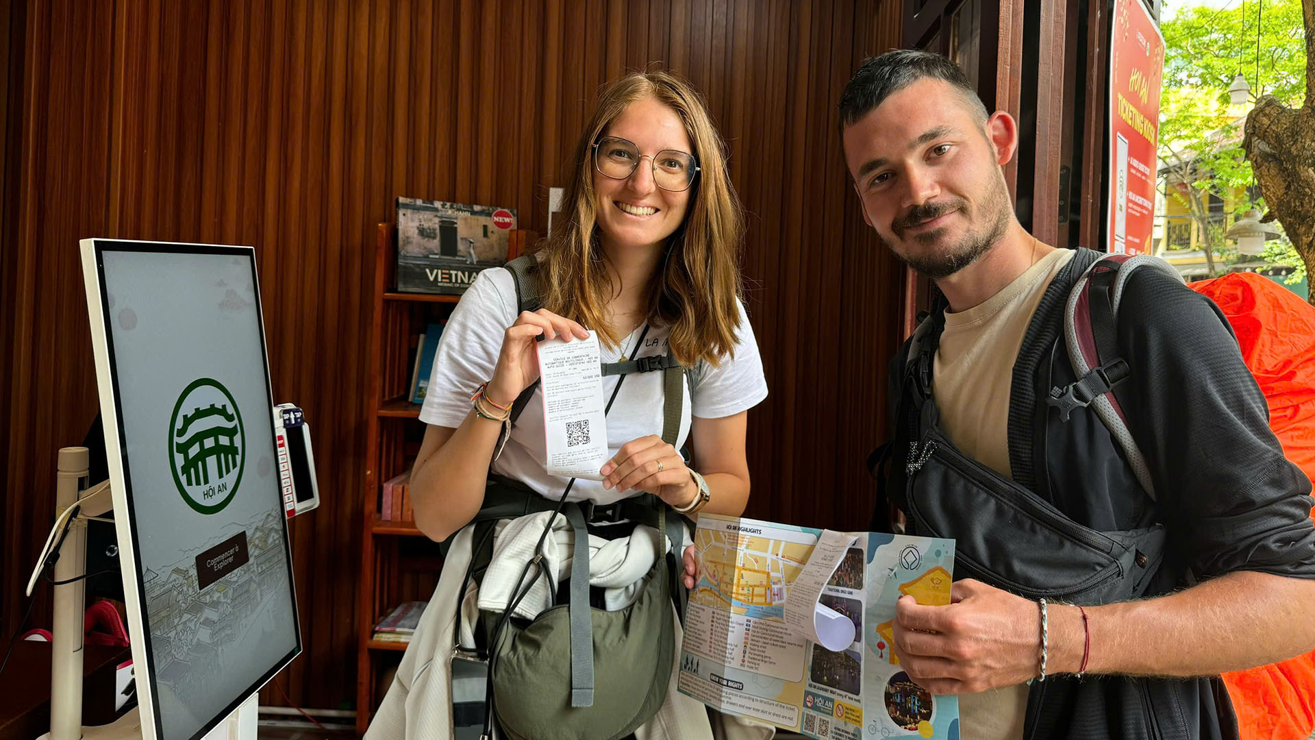 Quầy vé du lịch thông minh – Tiện ích mới tại Trung tâm Hỗ trợ Du khách Đà Nẵng