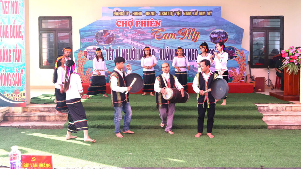 Chợ phiên Tam Mỹ – Chạm nhịp sống làng quê qua những kết nối nguyên bản