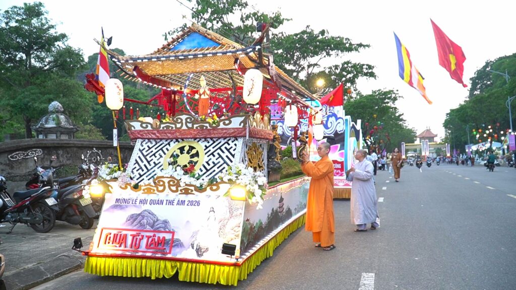 Diễu hành xe hoa Lễ hội Quán Thế Âm 2026