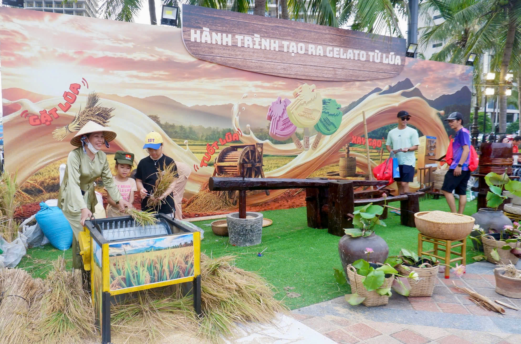 Trải nghiệm hành trình làm kem từ cây lúa Việt