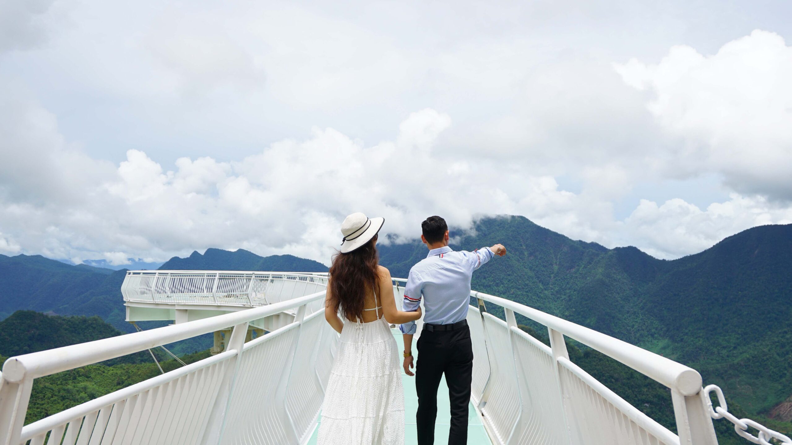 Jade Dragon Glass Bridge: A Unique Check-in Landmark at Dong Giang Heaven Gate