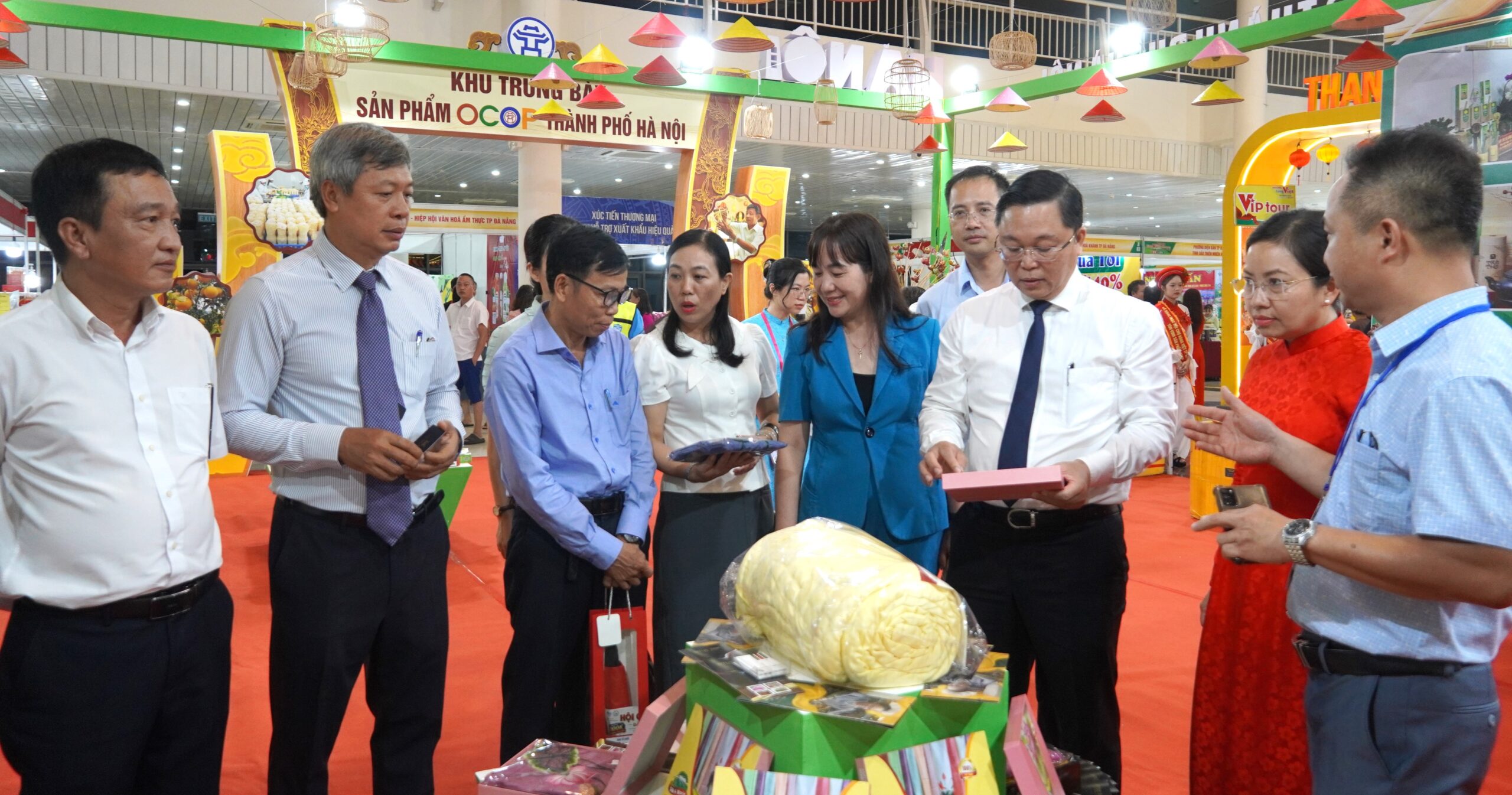 Tôn vinh sản phẩm OCOP, kết nối tiêu dùng hàng Việt