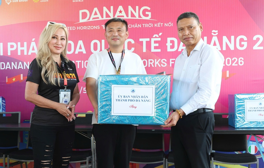 Phó Chủ tịch Thường trực UBND thành phố Hồ Kỳ Minh thăm, động viên hai đội thi đêm thứ tư DIFF 2026