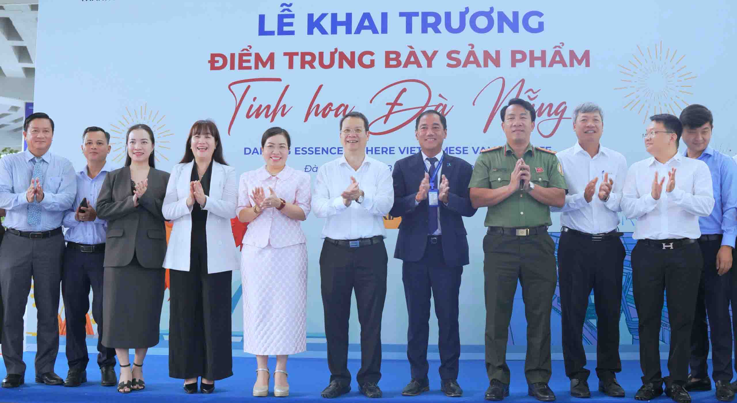 Khai trương điểm trưng bày “Tinh hoa Đà Nẵng”