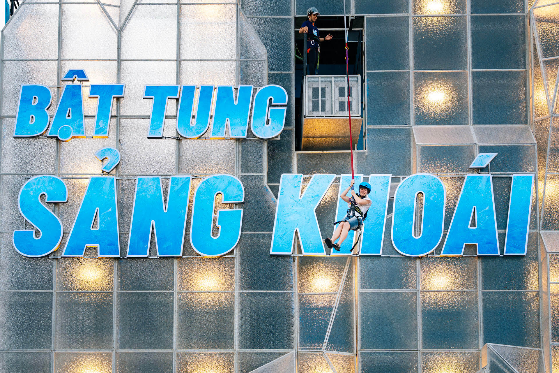 Từng khiến hơn 1.000 người cùng thực hiện cú nhảy trên cao giữa lòng thành phố, hoạt động này sắp “đổ bộ” Đà Nẵng dịp 2/9