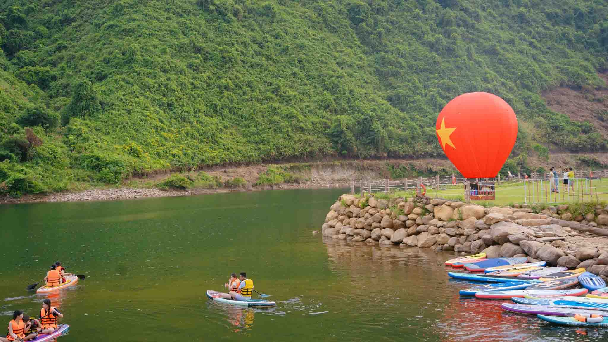 Dịp lễ 2/9, về Làng Lá trải nghiệm chợ quê, văn hóa bản địa và những ngày thật khác giữa thiên nhiên