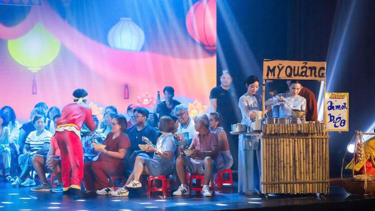Mì Quảng “lên sân khấu”, mang đến trải nghiệm mới lạ cho du khách
