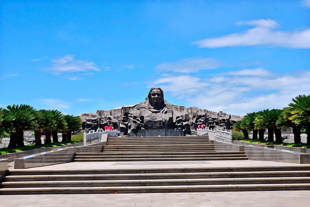 THE STATUE OF VIETNAMESE HEROIC MOTHER