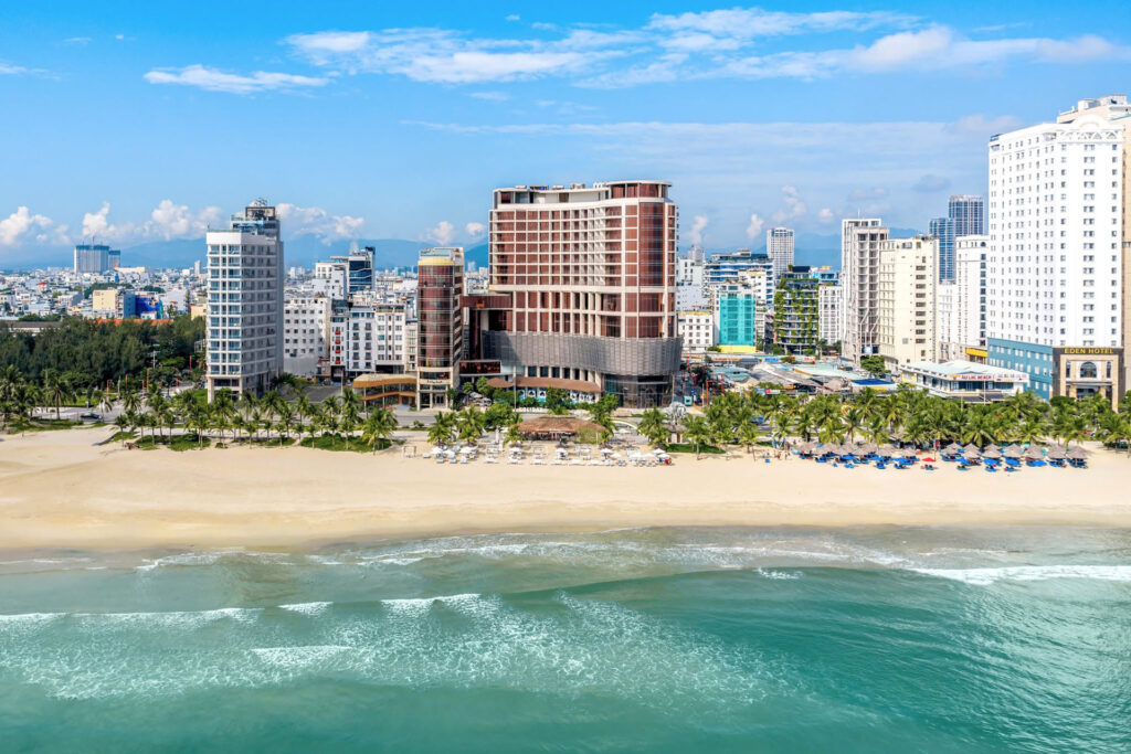 Holiday Beach Hotel Danang toàn cảnh overview