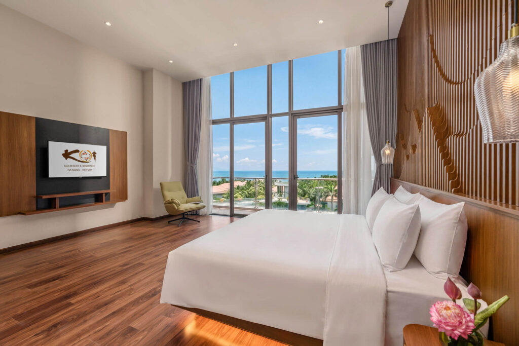 Các hạng phòng Deluxe (hướng biển, hướng núi, panorama) với 340+ phòng KOI Resort & Residence Đà Nẵng