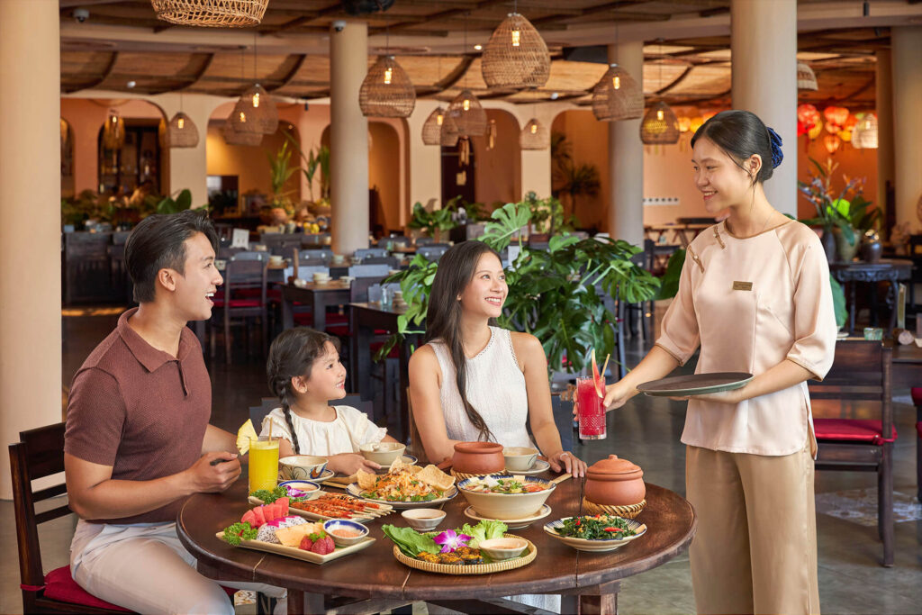 Thưởng thức ẩm thực Việt trong không gian văn hóa tại Ngon Phố Đà - Địa chỉ: 300 Võ Nguyên Giáp, Ngũ Hành Sơn, Đà Nẵng