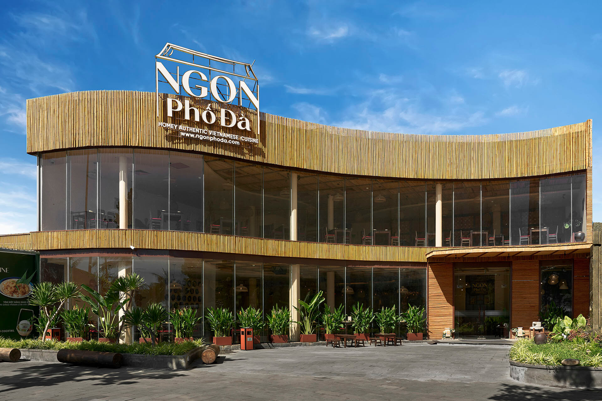 Discover Ngon Pho Da: A Restaurant with Cultural Shows in Da Nang