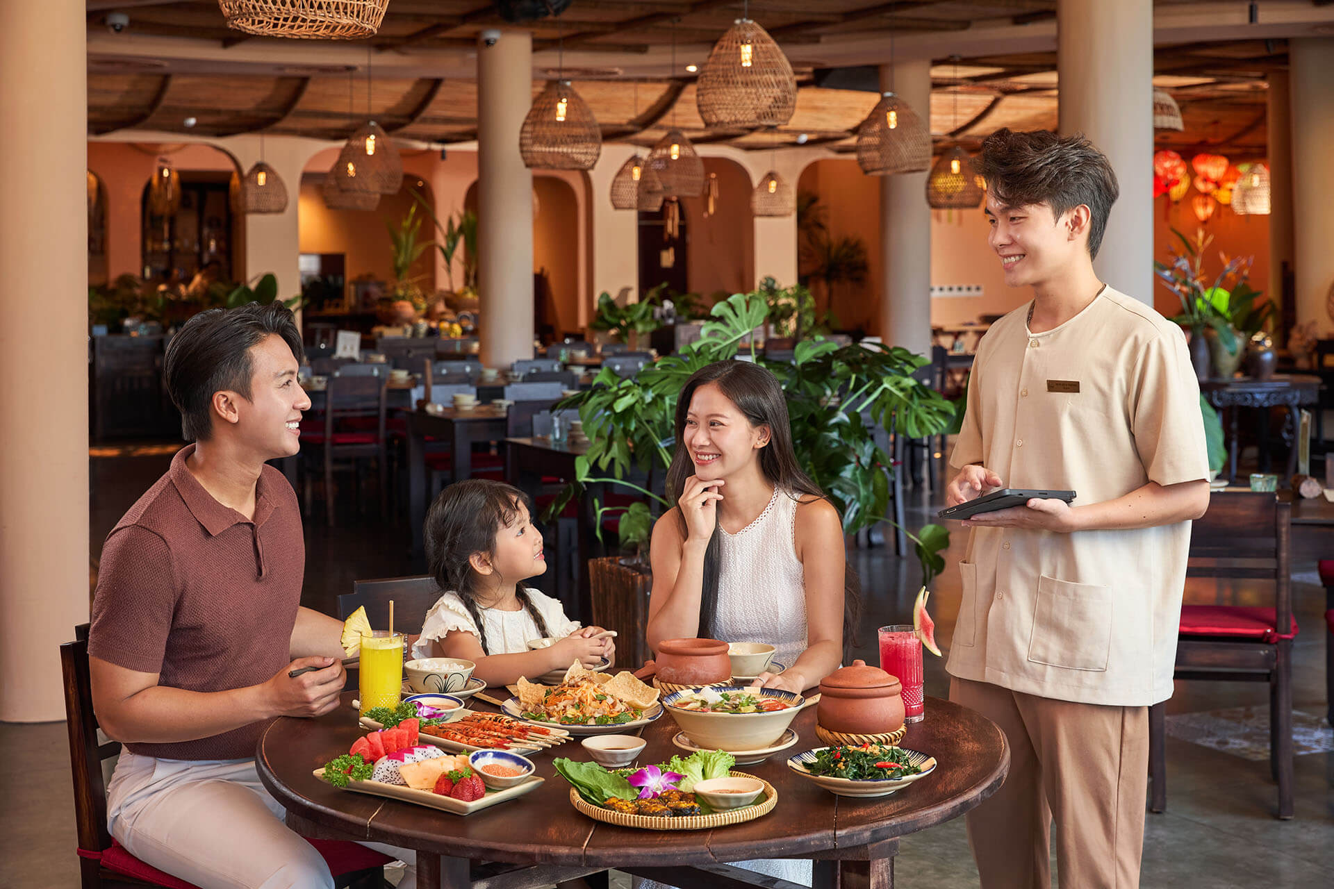 Trải Nghiệm Văn Hóa Ẩm Thực Việt Tại Ngon Phố Đà
