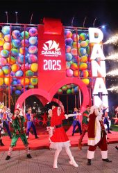 khai-mac-le-hoi-don-giang-sinh-chao-nam-moi-da-nang-2025-01